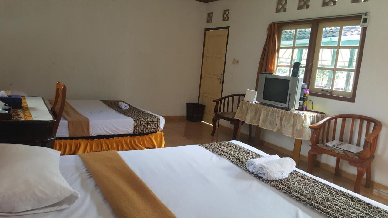 Putri Duyung Guest House Karangpandan Екстериор снимка