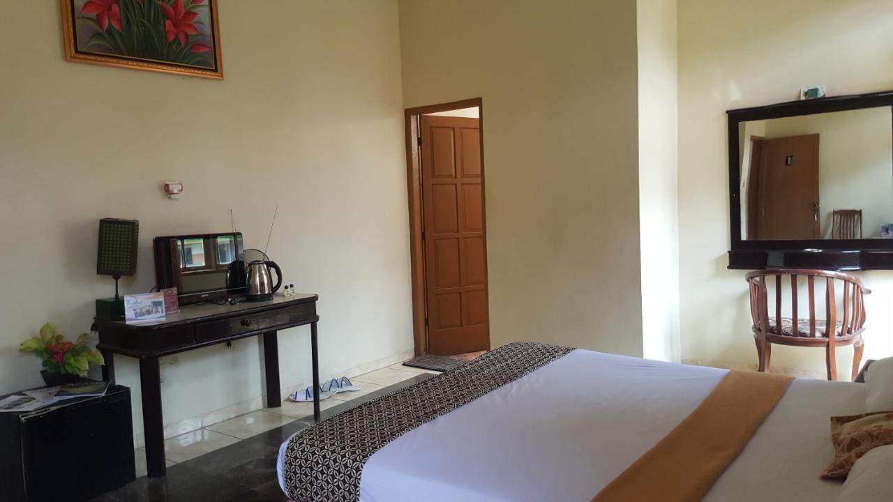 Putri Duyung Guest House Karangpandan Екстериор снимка