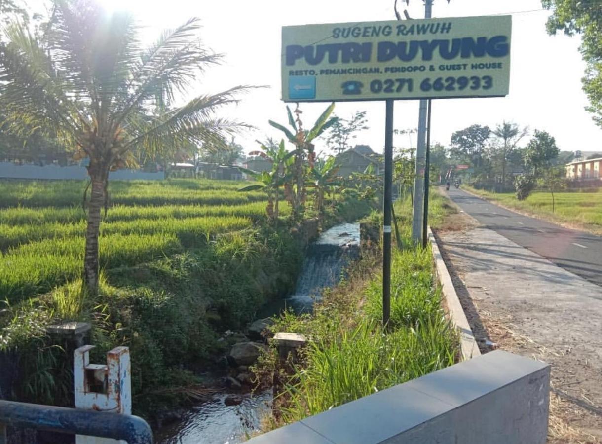 Putri Duyung Guest House Karangpandan Екстериор снимка