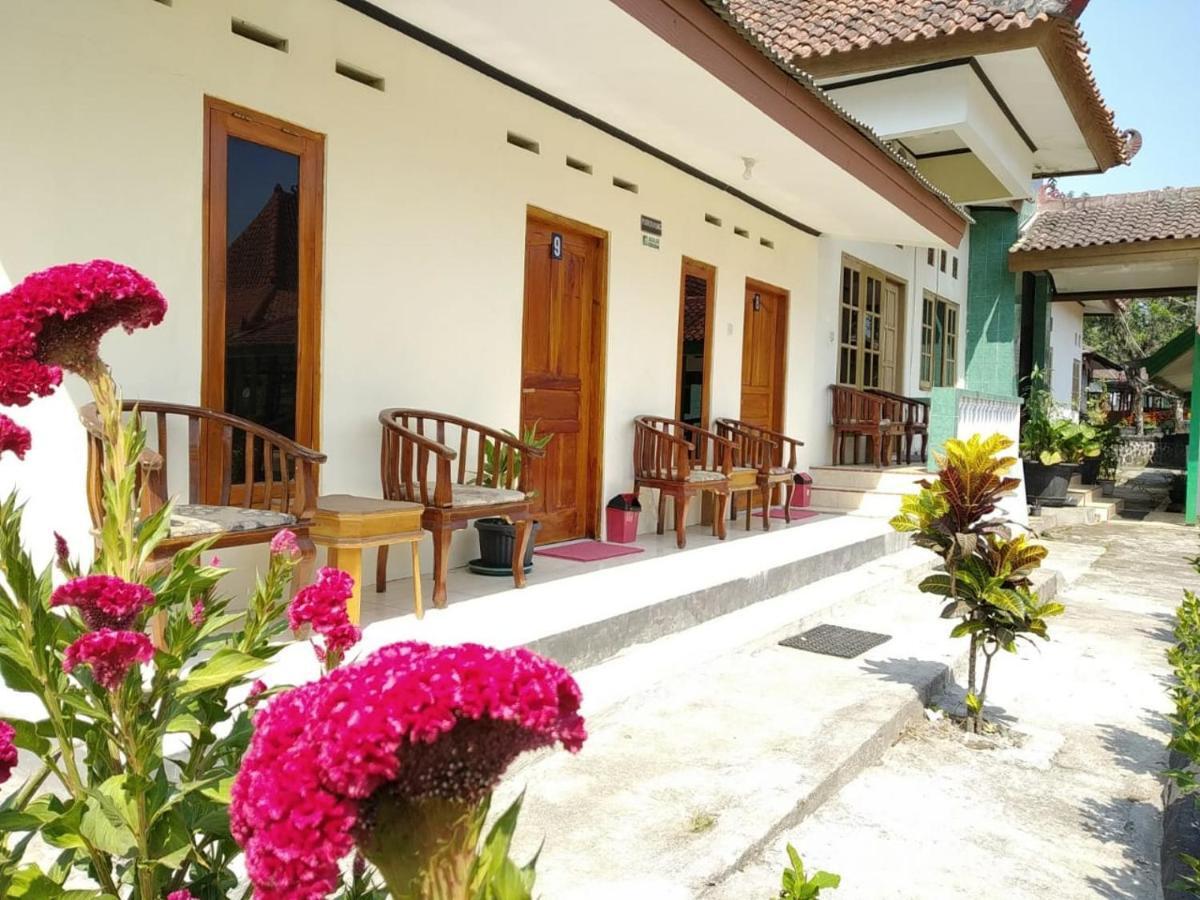 Putri Duyung Guest House Karangpandan Екстериор снимка