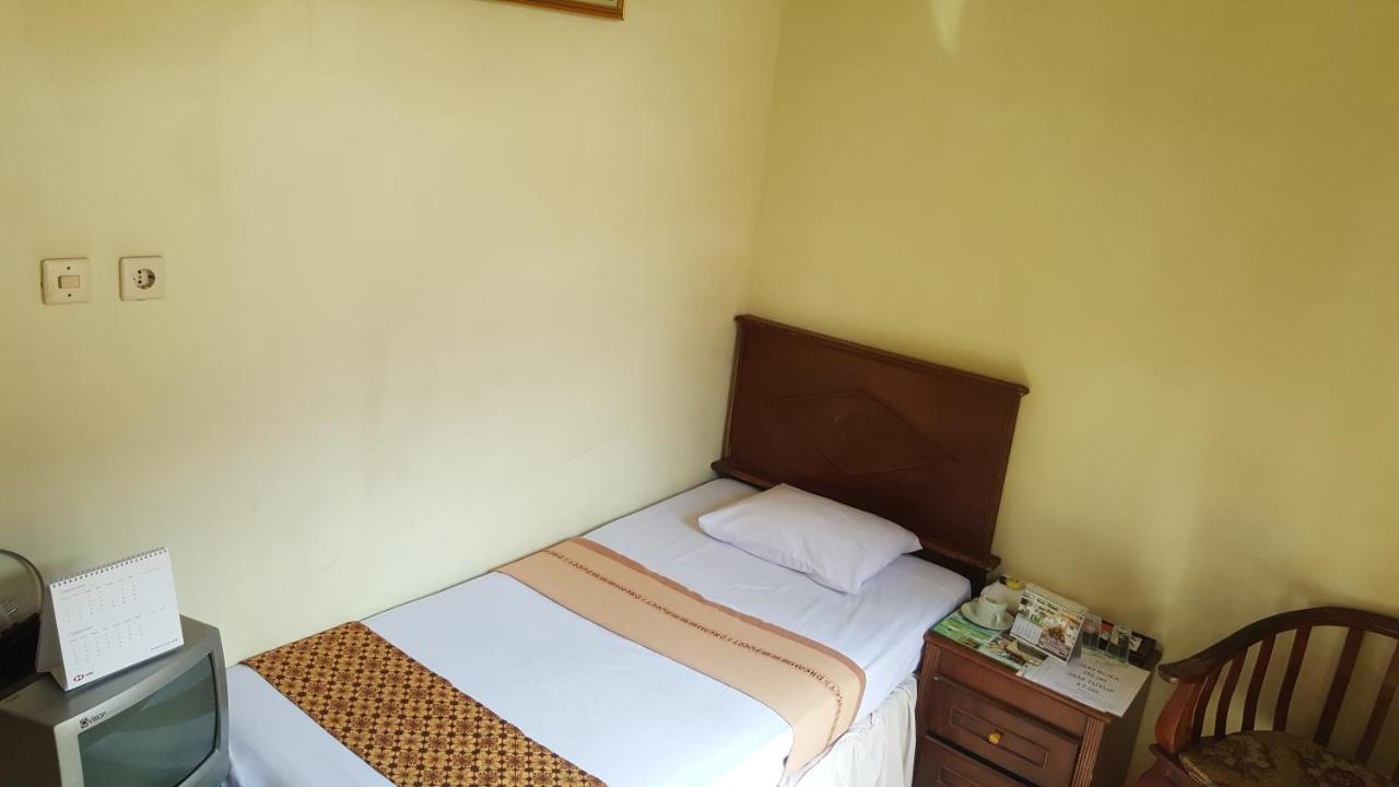 Putri Duyung Guest House Karangpandan Екстериор снимка