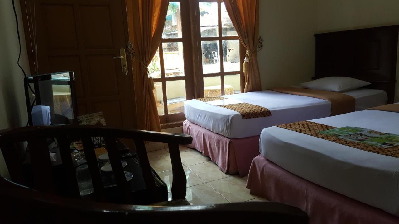 Putri Duyung Guest House Karangpandan Екстериор снимка